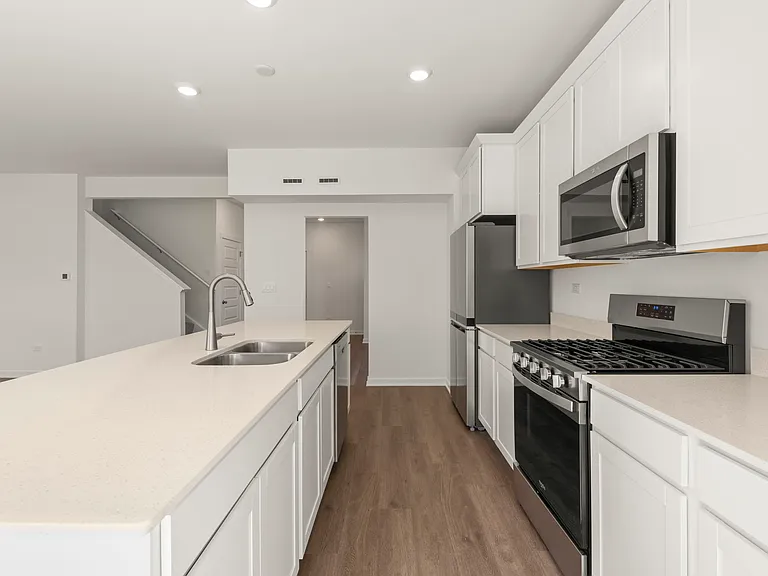 1737 Stable Ln — Photo 3