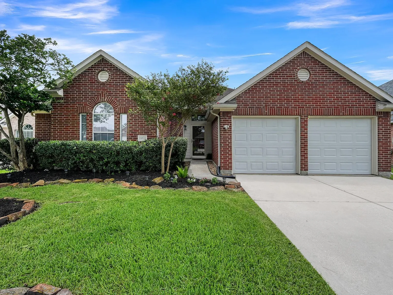 3 bed, 2.0 bath, 1698 sqft, $2,250 — Photo 1