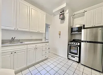 Rented by Manhattan Realty Group