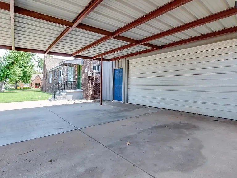 2560 NW 22nd St — Photo 22