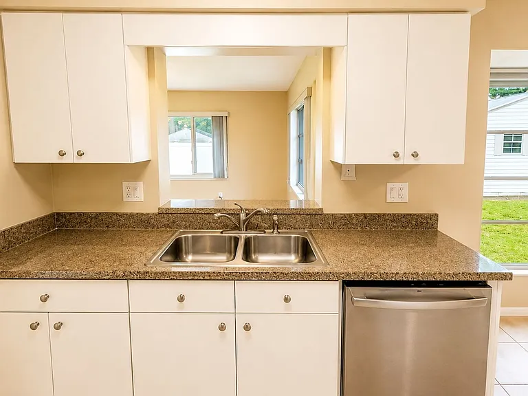 3435 Dunbar Dr — Photo 6