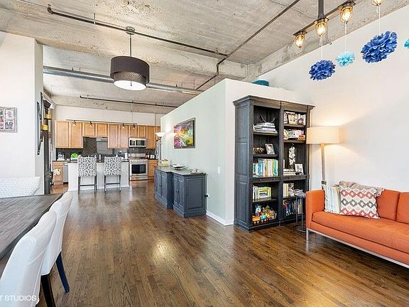 5th image of 210 S Desplaines St APT 507