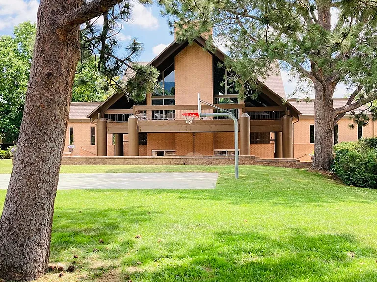 1460 Greenbriar Blvd — Photo 4