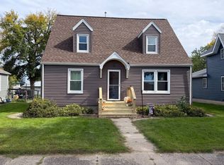 510 Bush St, Lakefield, MN 56150