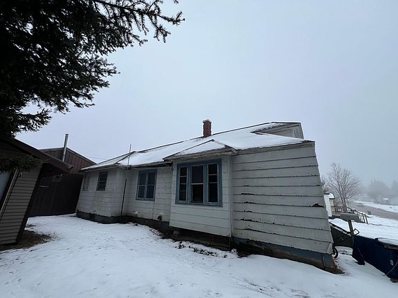 3rd image of 416 Amber St