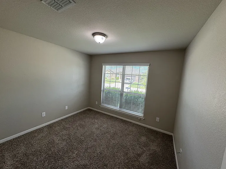 5611 Markham Dr — Photo 13
