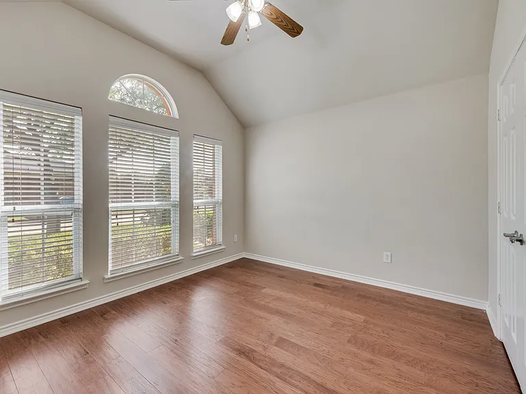 3806 Palace Pl — Photo 8