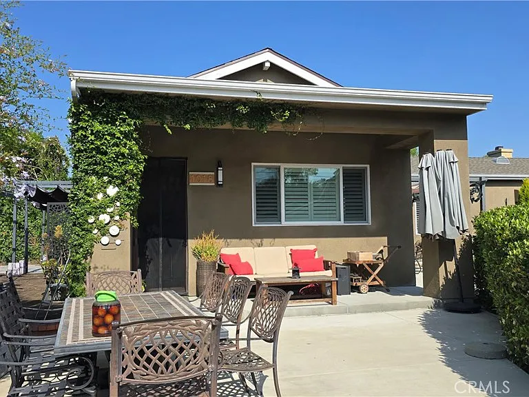 1018 La Presa Dr — Photo 1