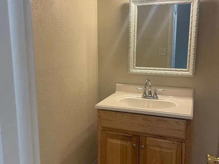 1604 S Denver Ave — Photo 6