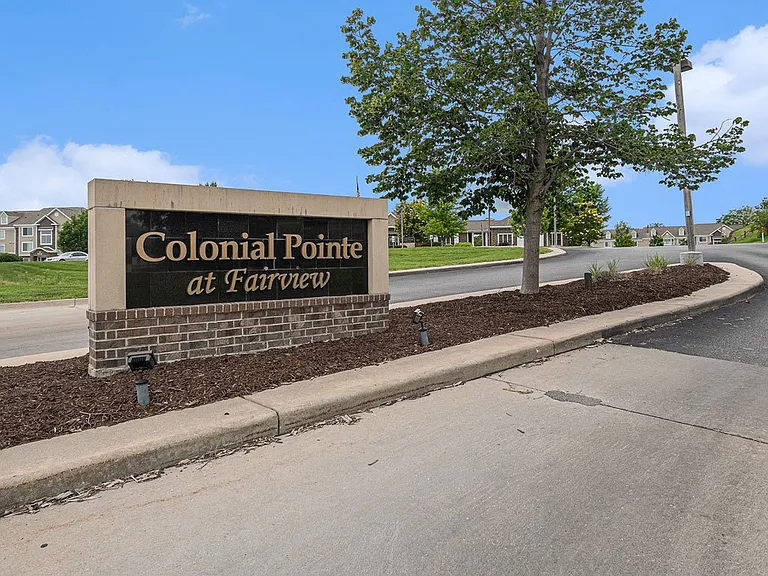 Colonial Pointe at Fairview Apartments — Photo 42