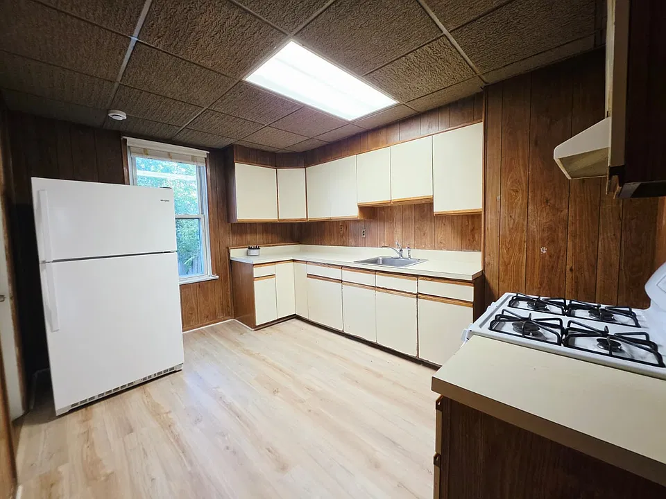 140 Bidwell Ave #1F