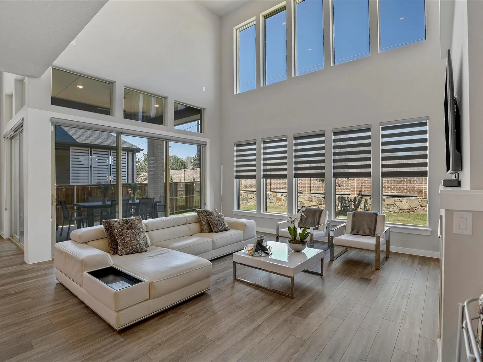 4 bed, 4220 sqft, $6,000 — Photo 4