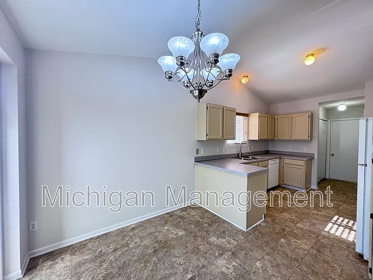 173 Algansee Dr — Photo 13