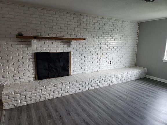4th image of 4128 Lost Oaks Dr