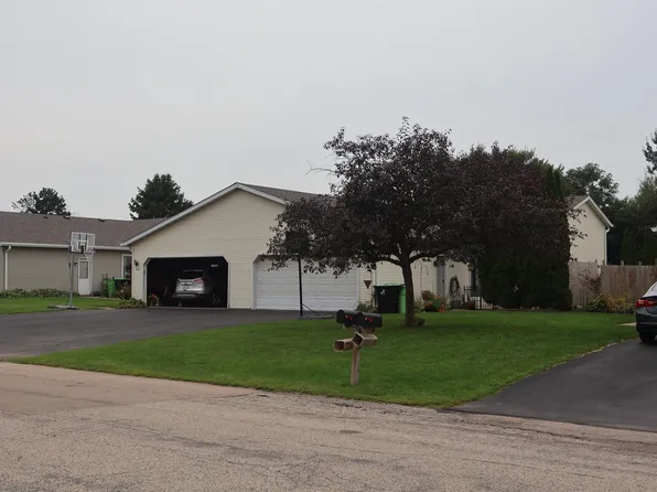 208-210 Eilbes Ave, Beaver Dam, WI 53916