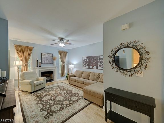 5th image of 7 Old Orchard Ct