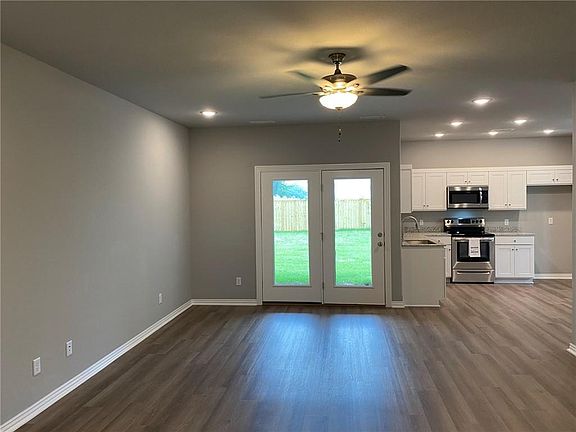 3rd image of 221 Williams Ct