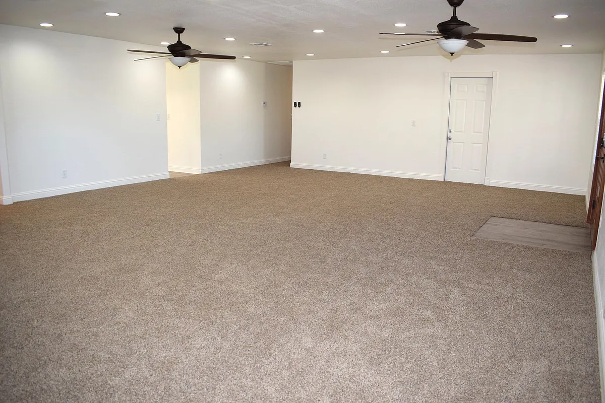 Building Photo - 8652 Elk Ridge Way