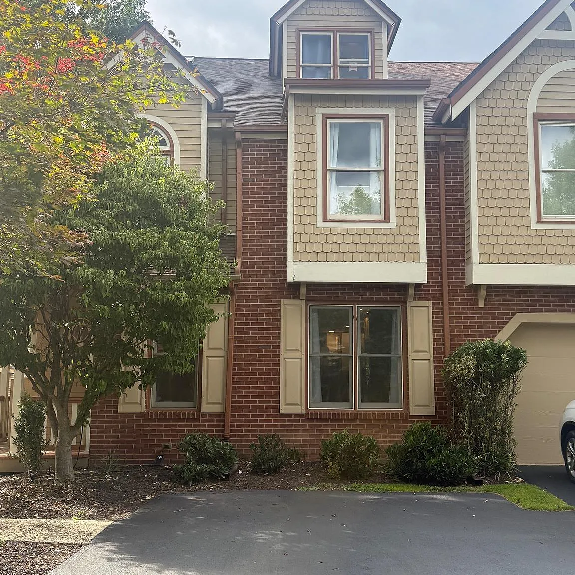 4 bed, 2.5 bath, 2438 sqft, $3,800 — Photo 1