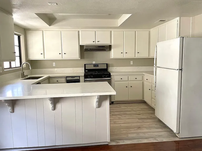121 N Muscatel Ave #A — Photo 6