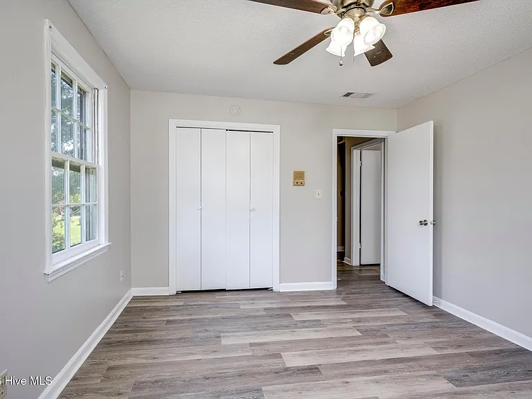 152 Holiday Dr — Photo 38
