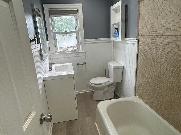 711 Linden Ave — Photo 5