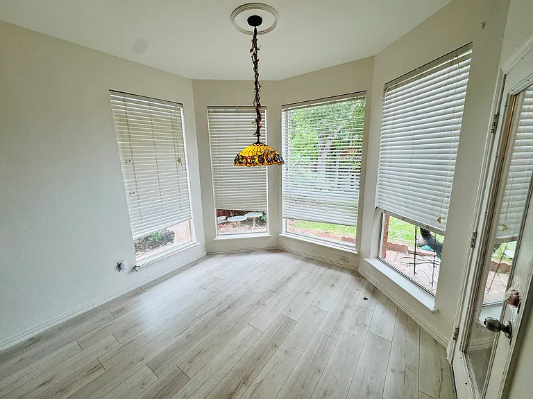 2762 Hillview Dr — Photo 23