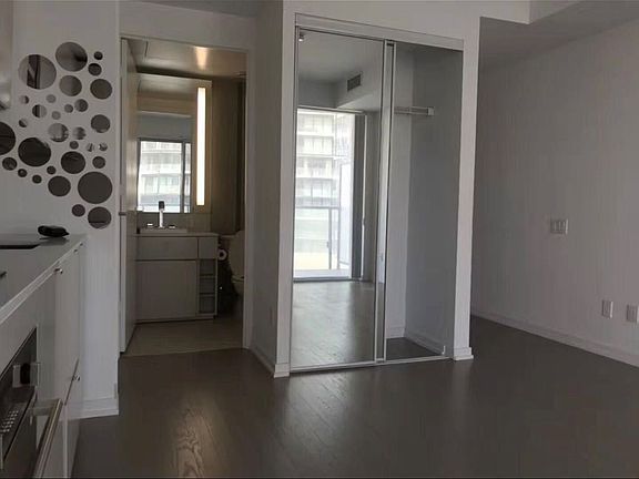 3rd image of 101 Peter St #1402
