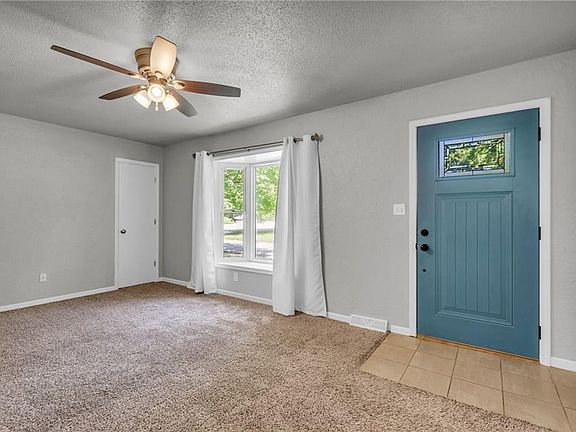 2nd image of 108 NW Summit Dr
