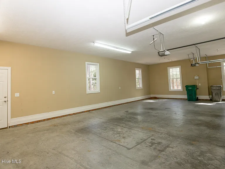 16 Montrose Ct — Photo 70