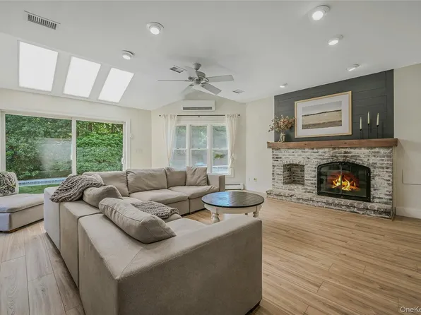 6 Settlers Way, East Setauket, NY 11733