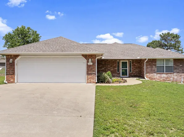 605 E 10th St, Grove, OK 74344