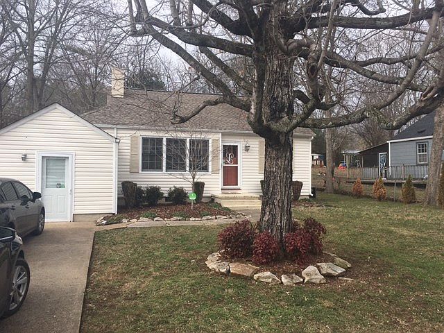 2nd image of 905 Emmett Ave NW