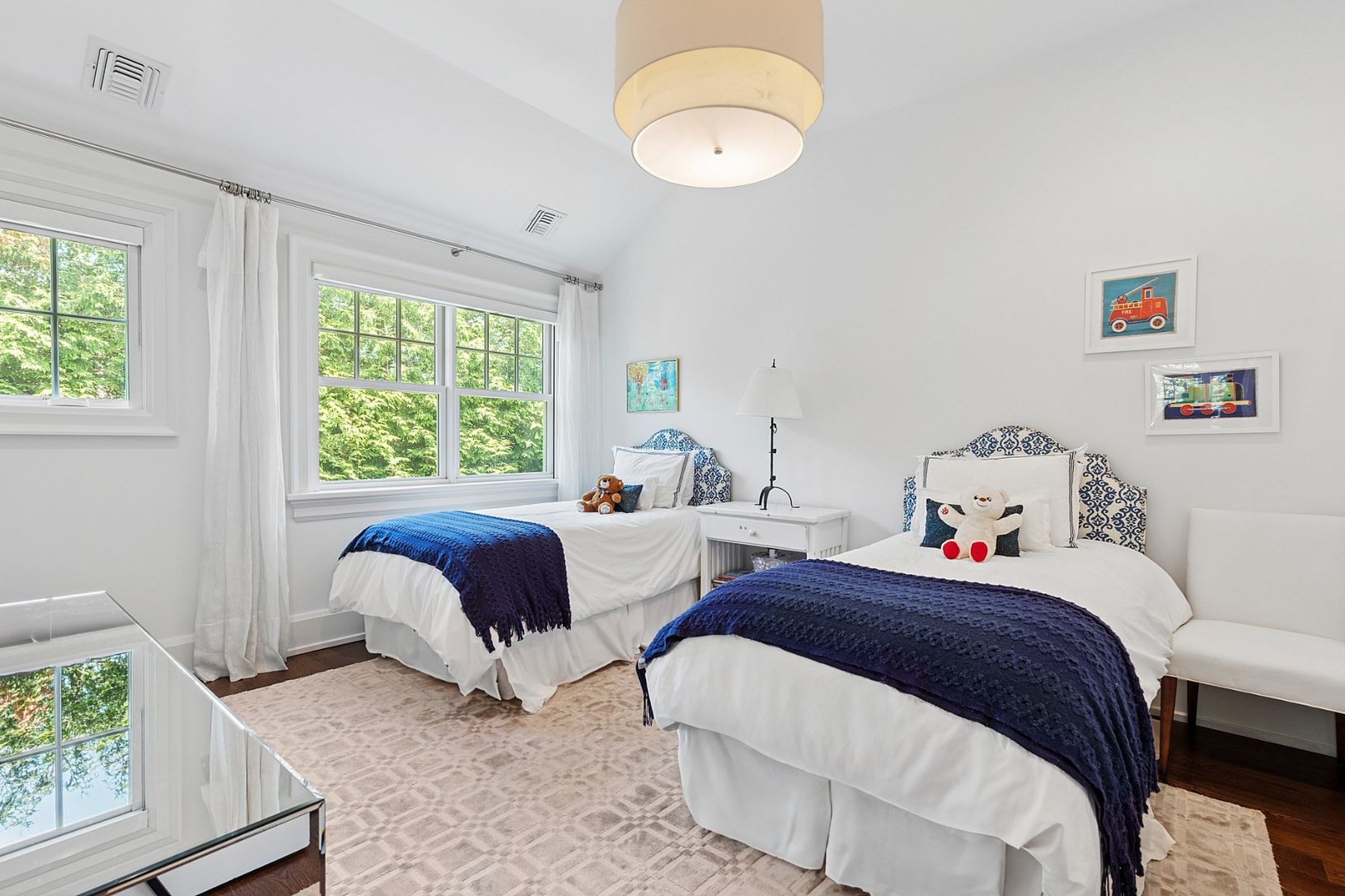 2nd floor bedroom with kid-friendly tub