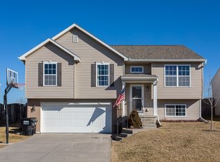 19638 W St., Omaha, NE 68135