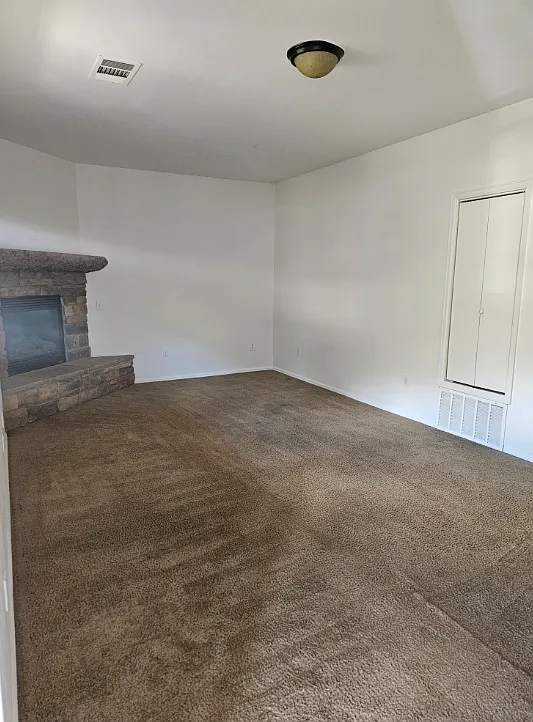 420 E Park Ave — Photo 1