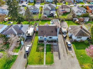 3155 Earl Grey St, Saanich, BC V9A 1X1