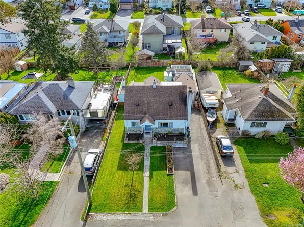 3155 Earl Grey St, Saanich, BC V9A 1X1