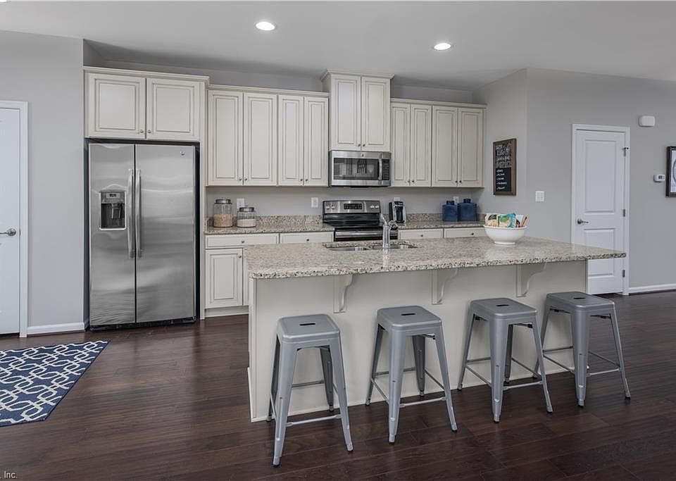 1st image of 306 Vinca Ct