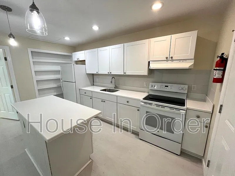 1 bed, 1.0 bath, $1,295 — Photo 4