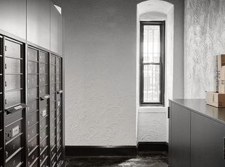 421 W Melrose St APT 1A, Chicago, IL 60657