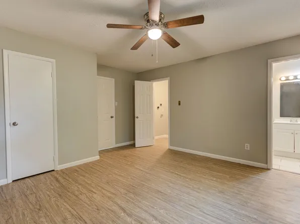 The Azalea: 1 & 2 Bedroom Apartments, 2322 S I St APT 1, Fort Smith, AR 72901