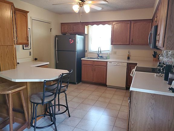 3rd image of 2708 Melencamp Ave