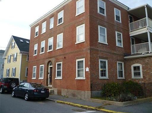 1st image of 33 Carlton St Unit 4
