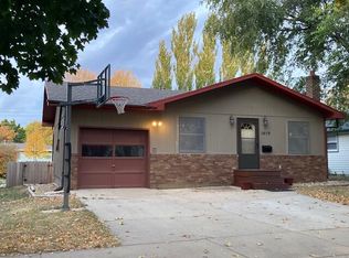 1419 Sunset Dr, Huron, SD 57350