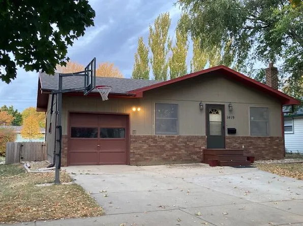 1419 Sunset Dr, Huron, SD 57350