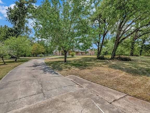 2nd image of 2104 E Lufkin Ave