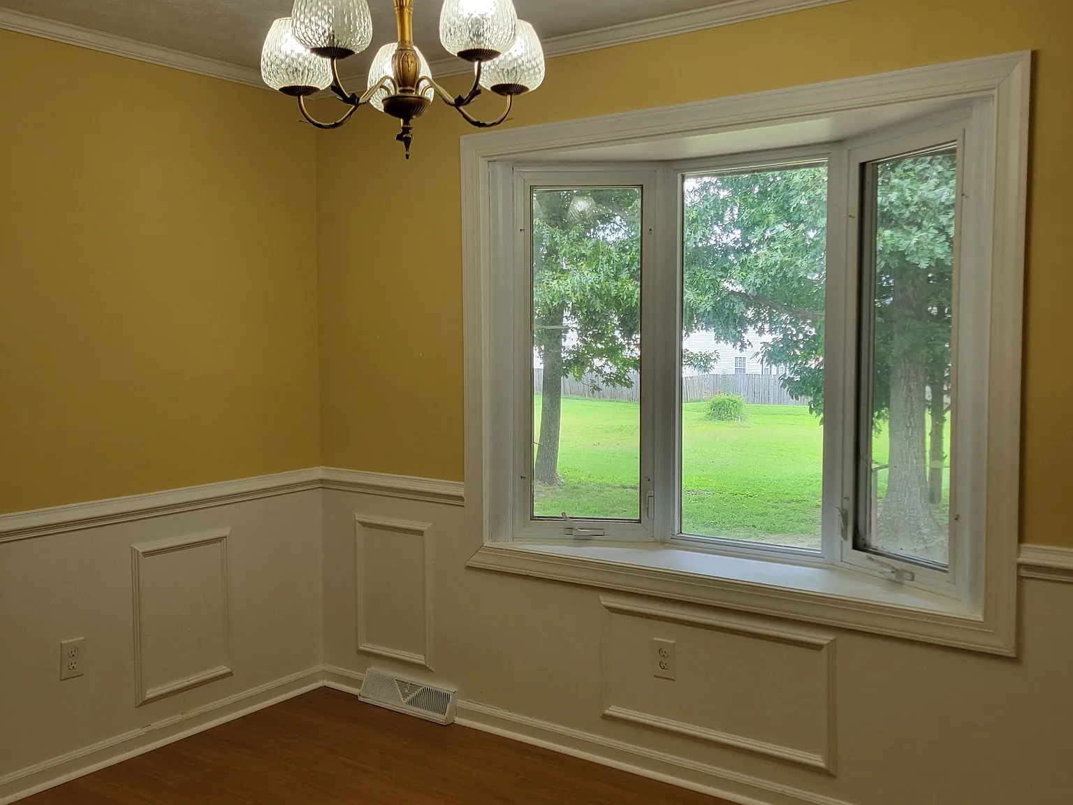 4 bed, 2400 sqft, $2,300 — Photo 3