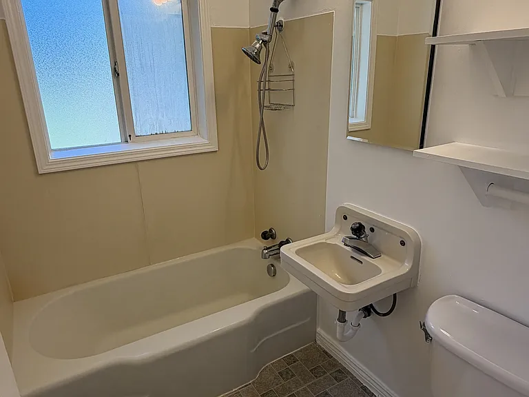 2525 S Clayton St — Photo 35