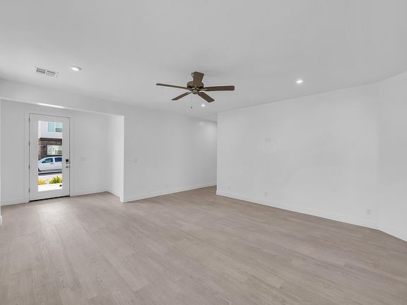 4th image of 5806 S Garnet Dr